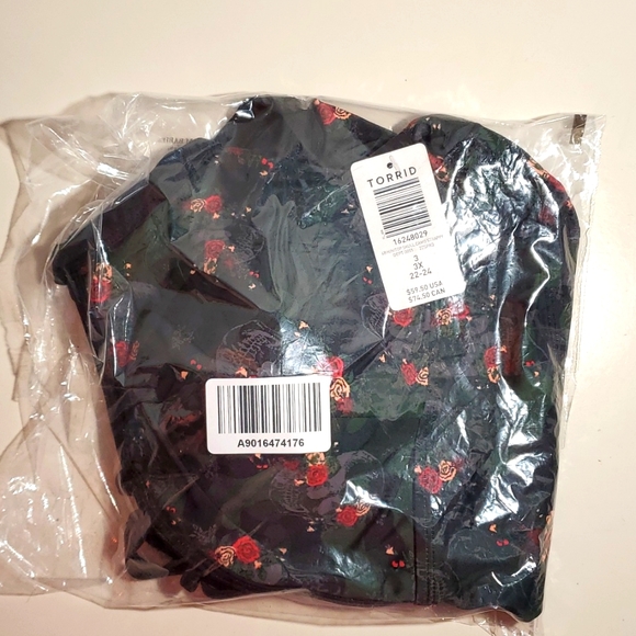 ❤️NWT VINTAGE TORRID SWIM BIKINI TOP WIRELESS CAGE FRONT - SKULL CAMO ROSES - Picture 7 of 10